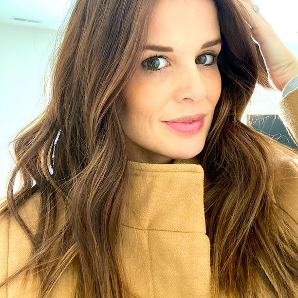 Meet your Posher, Whitney - Picture 1 of 1